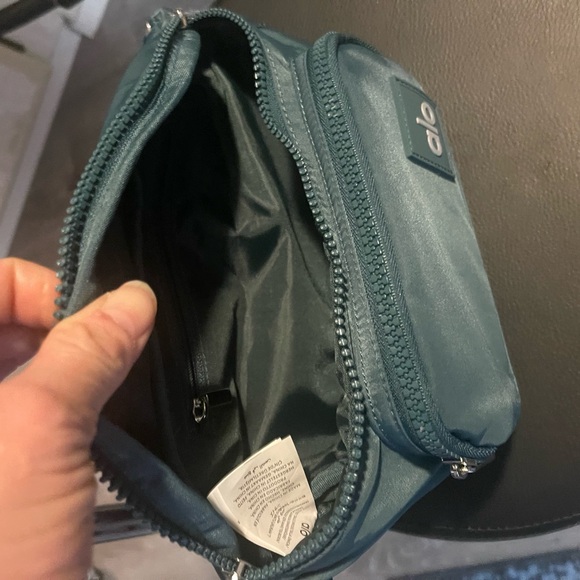 ALO Yoga Blue Belt Bag - Picture 5 of 10